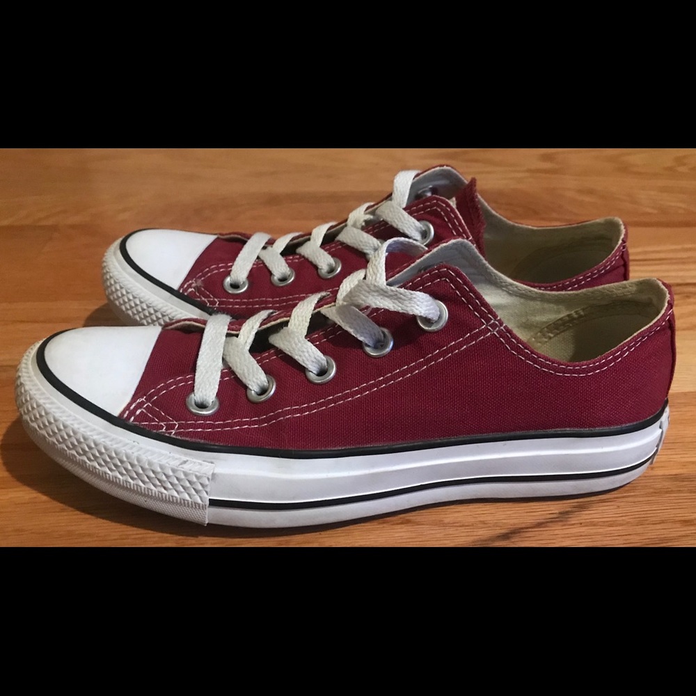BARELY WORN Maroon Converse SZ 6